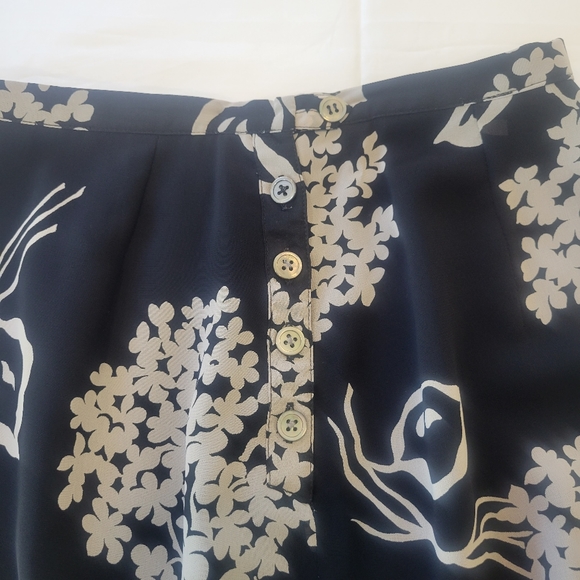 Banana Republic Skirt (Size 2) - Picture 3 of 7